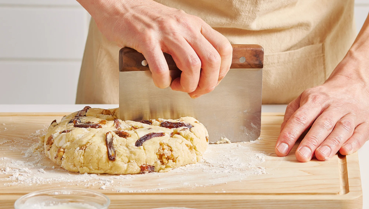 Bench Scraper for Baking: Enhancing Your Kitchen Experience